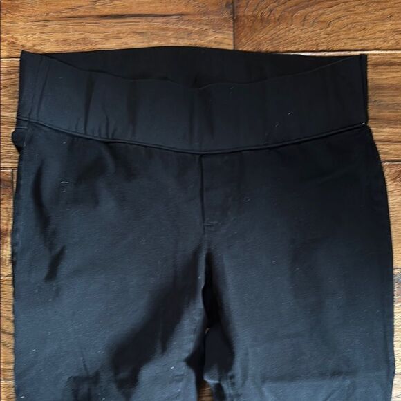 Black Slim Fit Gap Maternity Pants - Picture 2 of 7